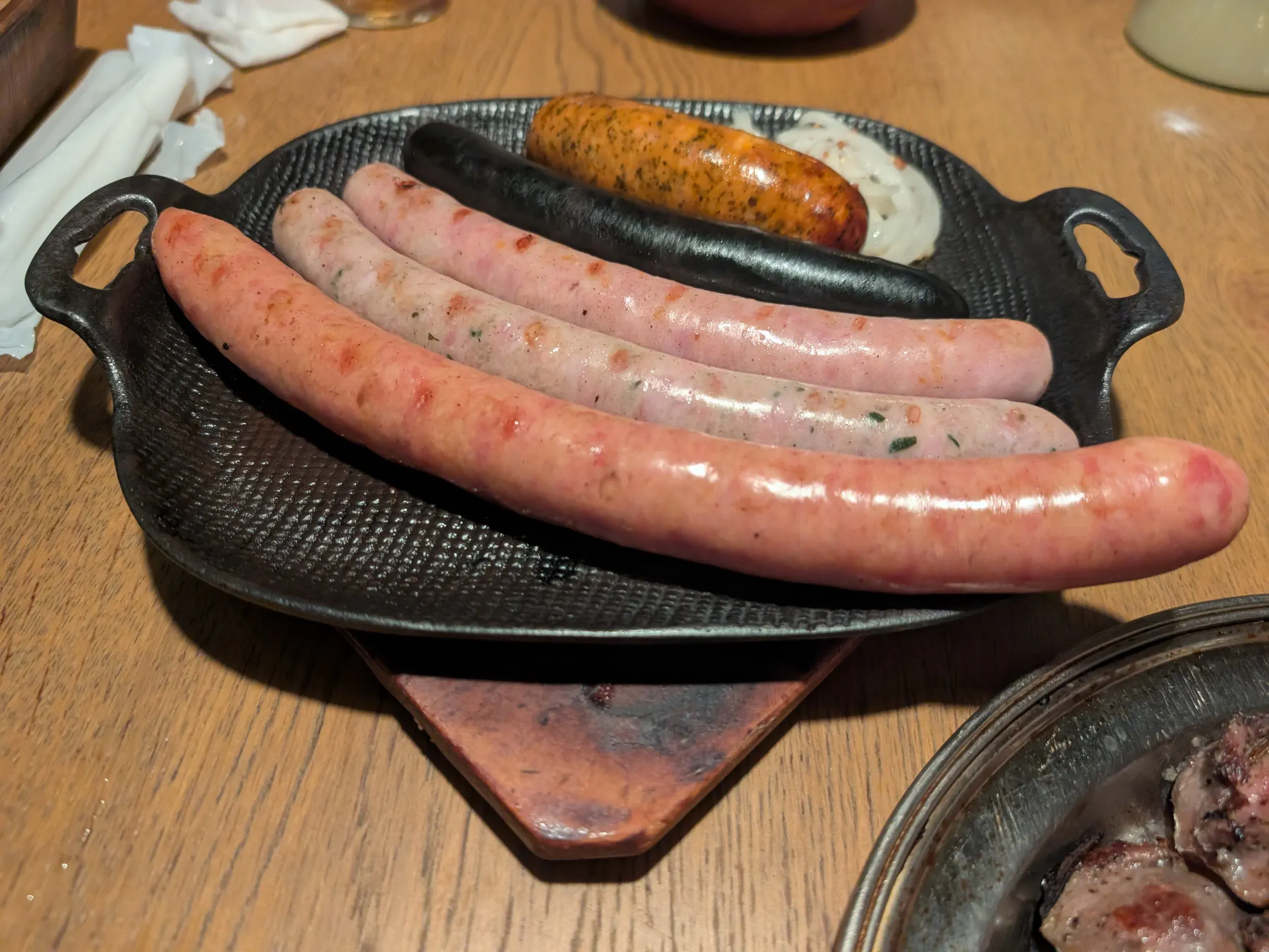 YONA YONA BEER WORKS 吉祥寺店のソーセージ盛り合わせ