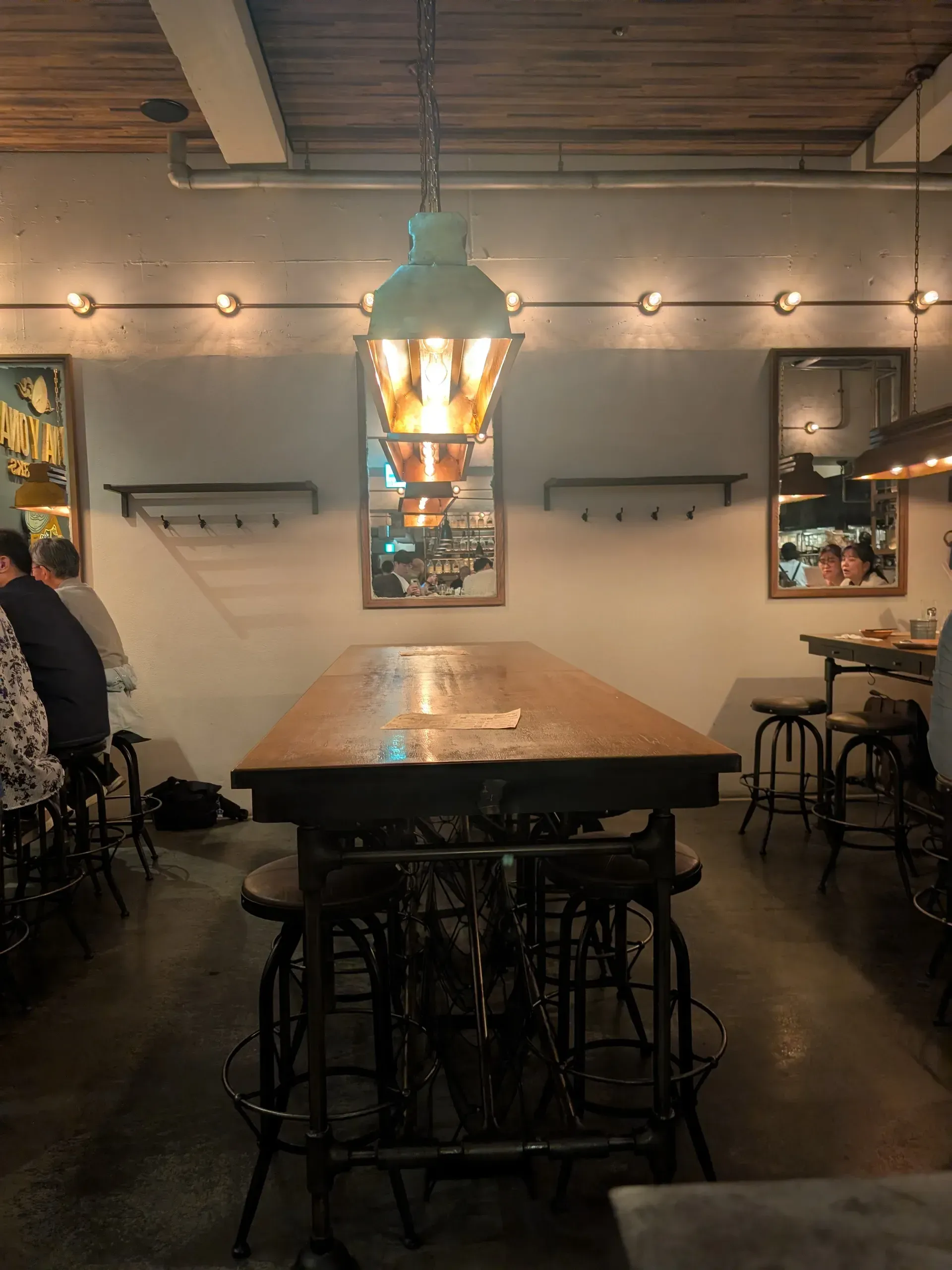 YONA YONA BEER WORKS 吉祥寺店のグループ席